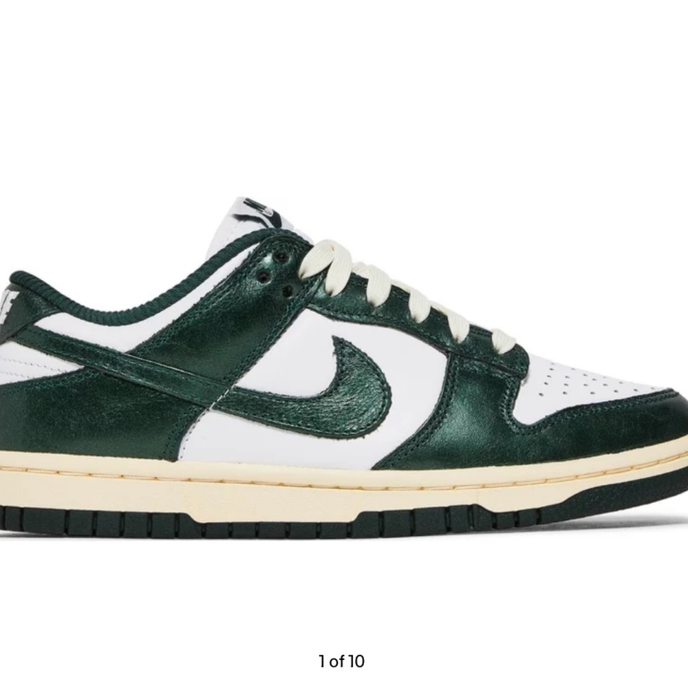 Women’s low top vintage green dunks